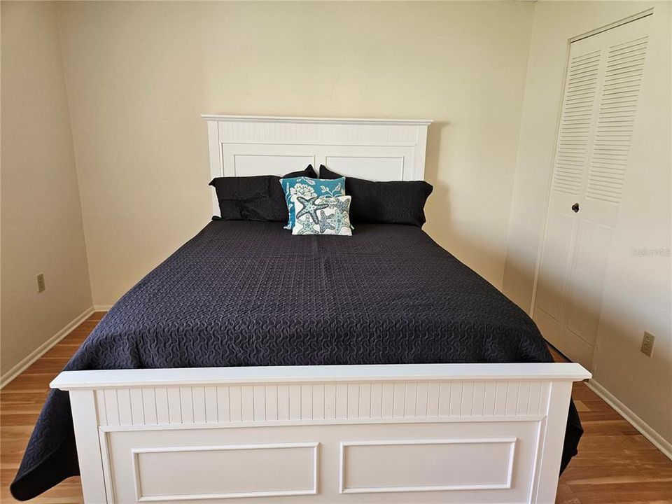 For Sale: $155,600 (2 beds, 1 baths, 1023 Square Feet)