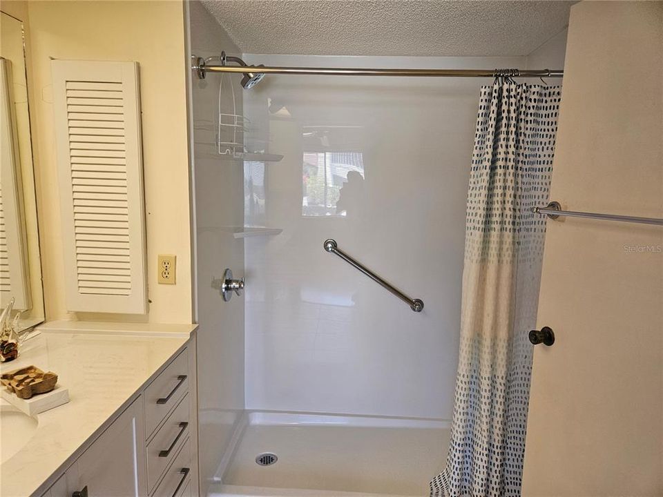 For Sale: $155,600 (2 beds, 1 baths, 1023 Square Feet)