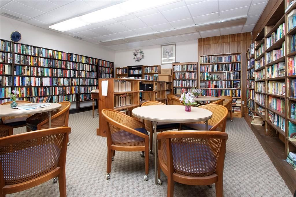 For Sale: $155,600 (2 beds, 1 baths, 1023 Square Feet)