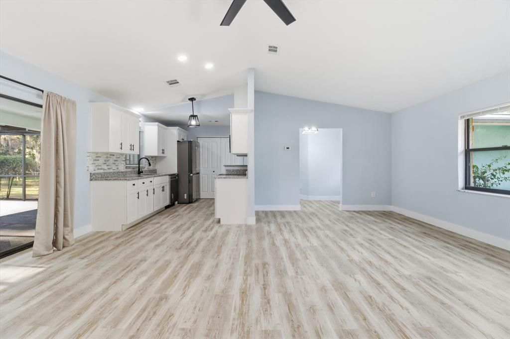 For Sale: $319,900 (3 beds, 2 baths, 1610 Square Feet)