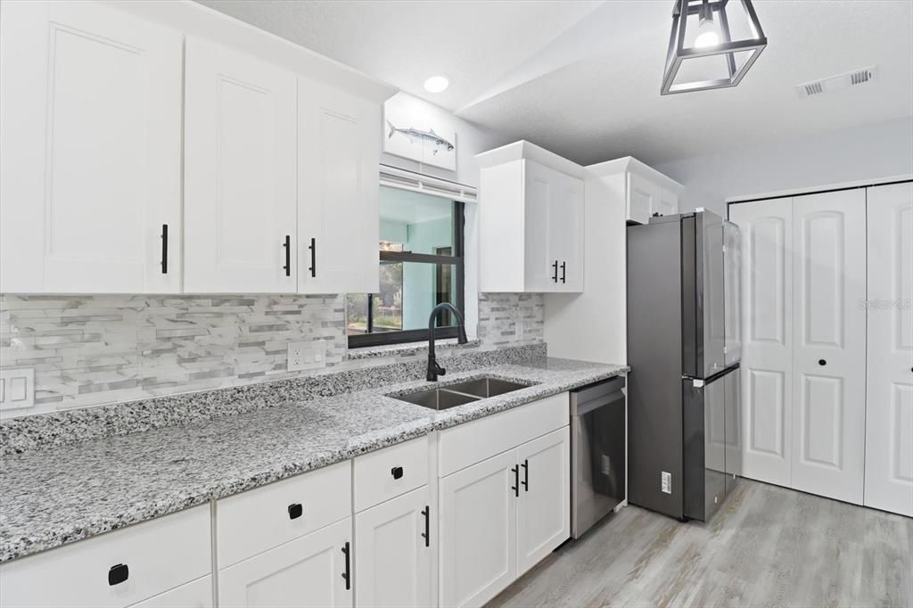 For Sale: $319,900 (3 beds, 2 baths, 1610 Square Feet)