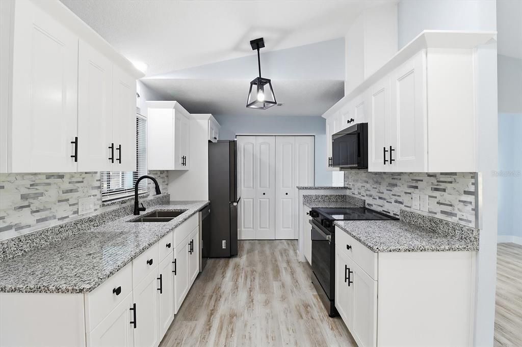 For Sale: $319,900 (3 beds, 2 baths, 1610 Square Feet)