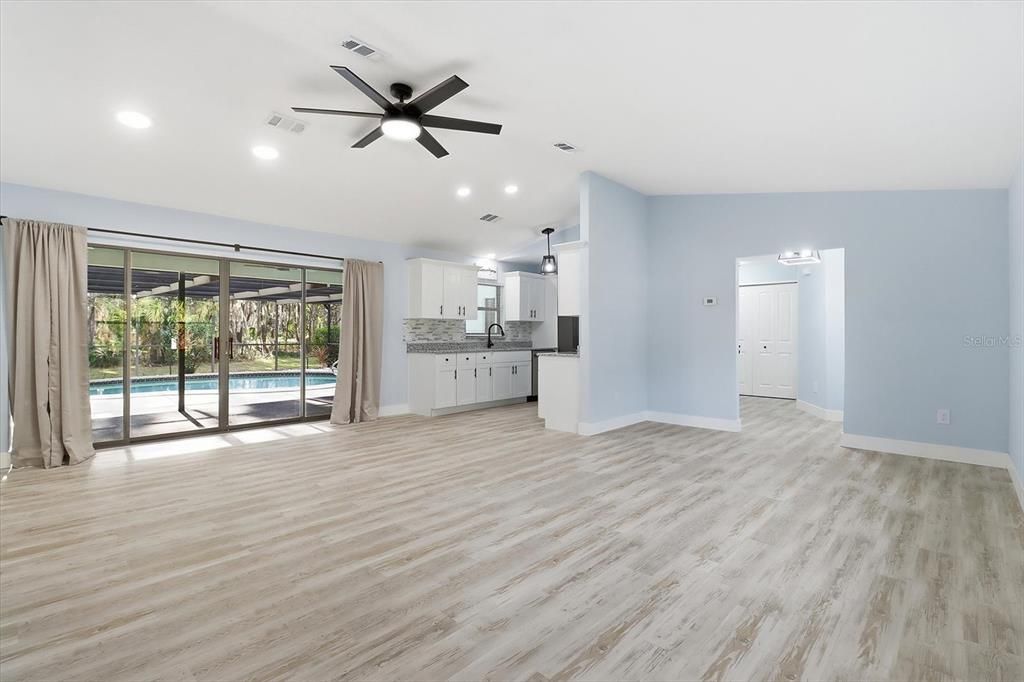 For Sale: $319,900 (3 beds, 2 baths, 1610 Square Feet)