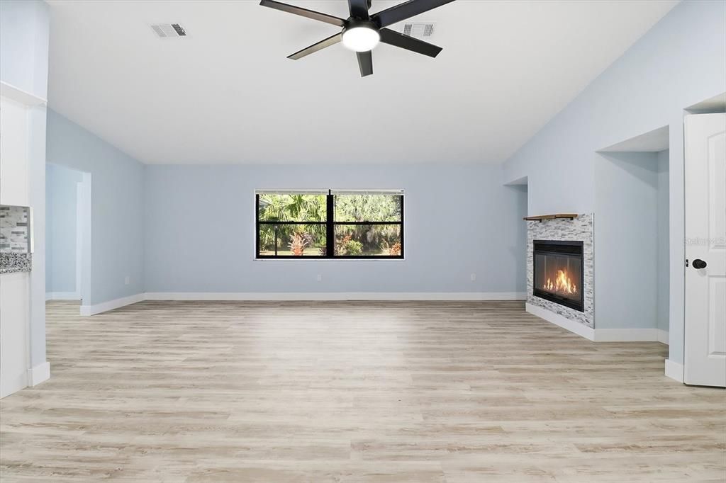 For Sale: $319,900 (3 beds, 2 baths, 1610 Square Feet)