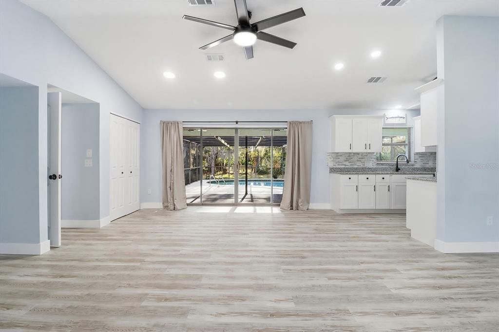 For Sale: $319,900 (3 beds, 2 baths, 1610 Square Feet)