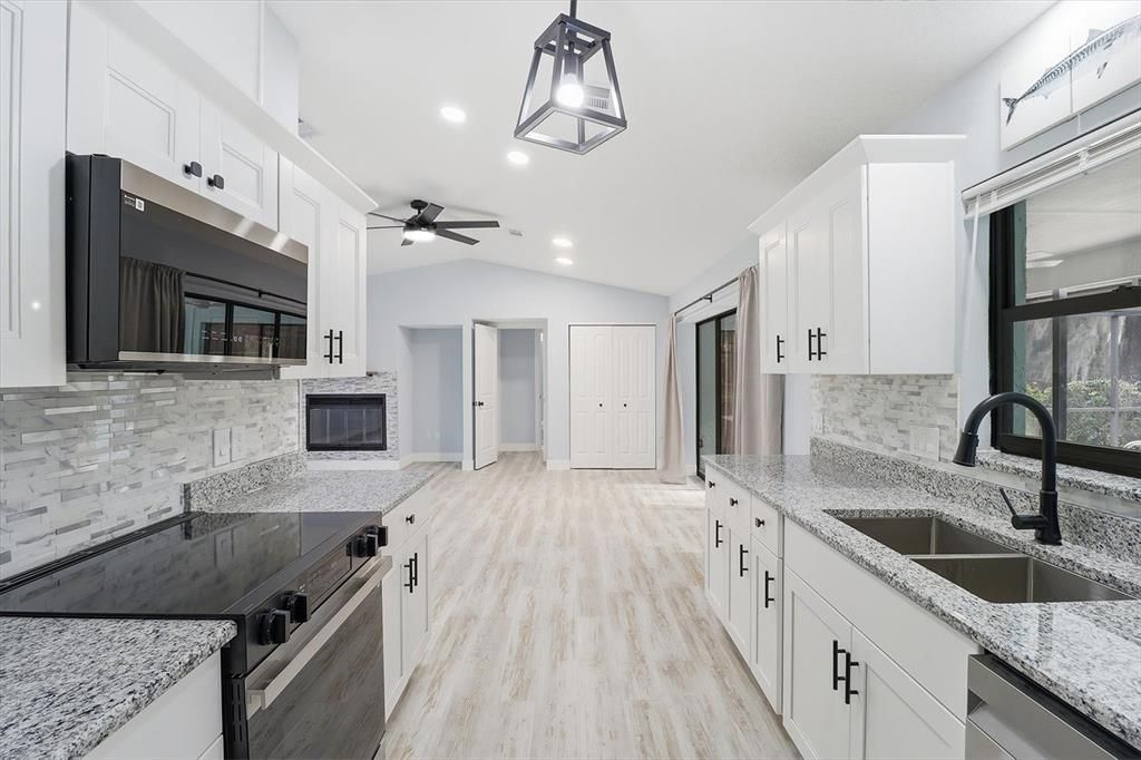 For Sale: $319,900 (3 beds, 2 baths, 1610 Square Feet)