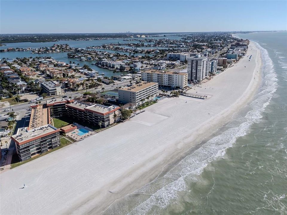 For Sale: $599,000 (2 beds, 2 baths, 1103 Square Feet)