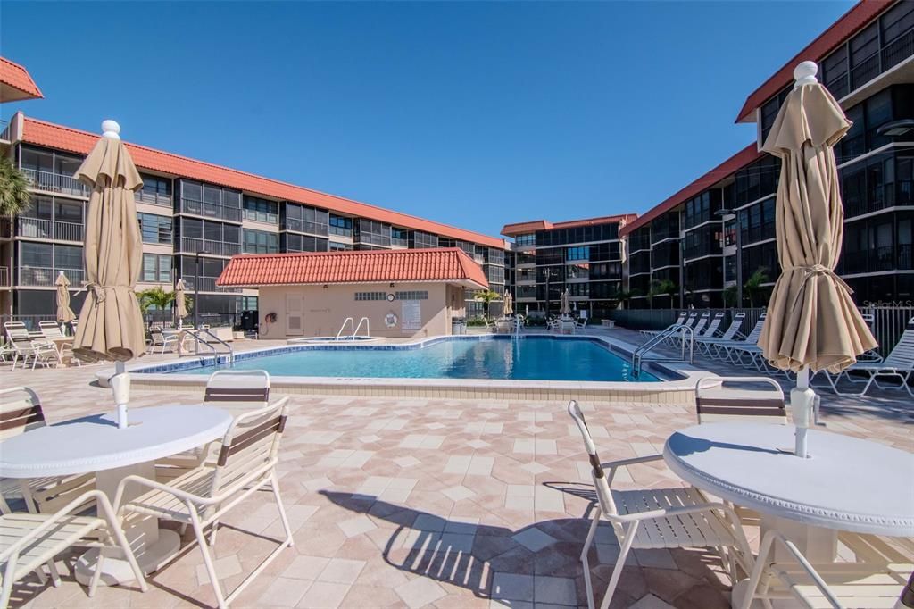 For Sale: $599,000 (2 beds, 2 baths, 1103 Square Feet)