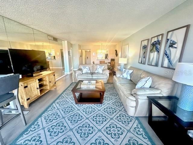 待售: $599,000 (2 贝兹, 2 浴室, 1103 平方英尺)