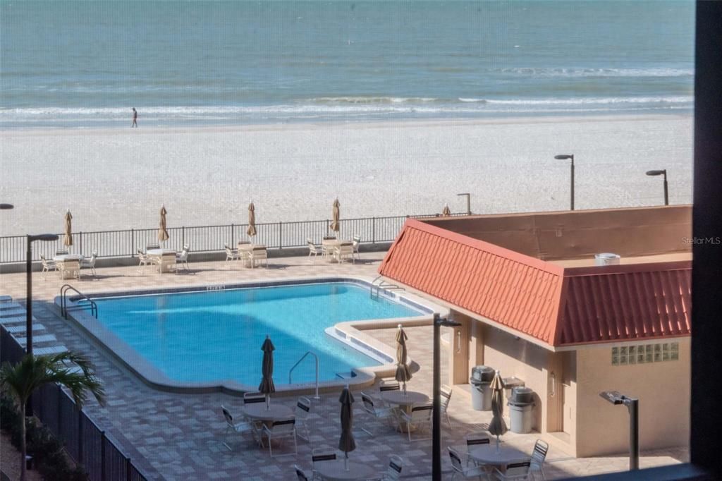 For Sale: $599,000 (2 beds, 2 baths, 1103 Square Feet)