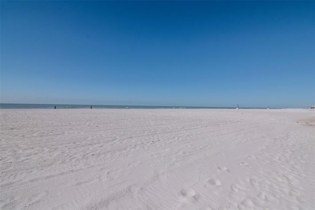 For Sale: $599,000 (2 beds, 2 baths, 1103 Square Feet)