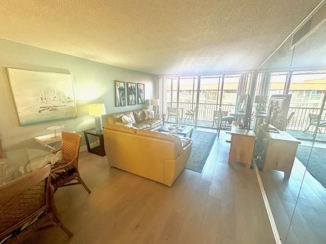 待售: $599,000 (2 贝兹, 2 浴室, 1103 平方英尺)