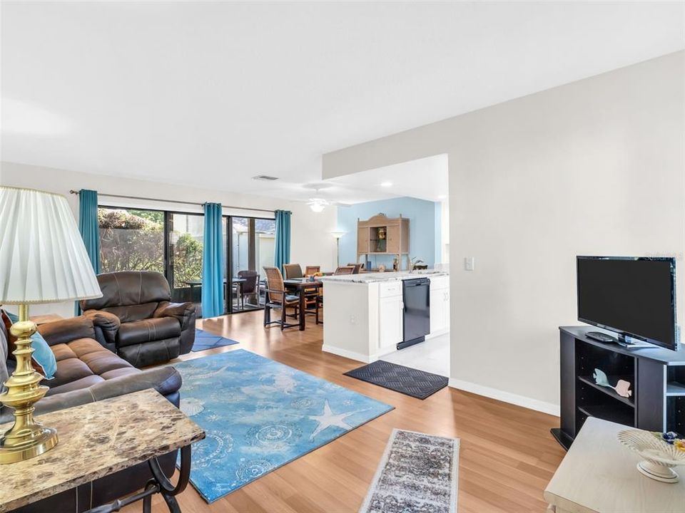 En Venta: $269,000 (2 camas, 2 baños, 1080 Pies cuadrados)