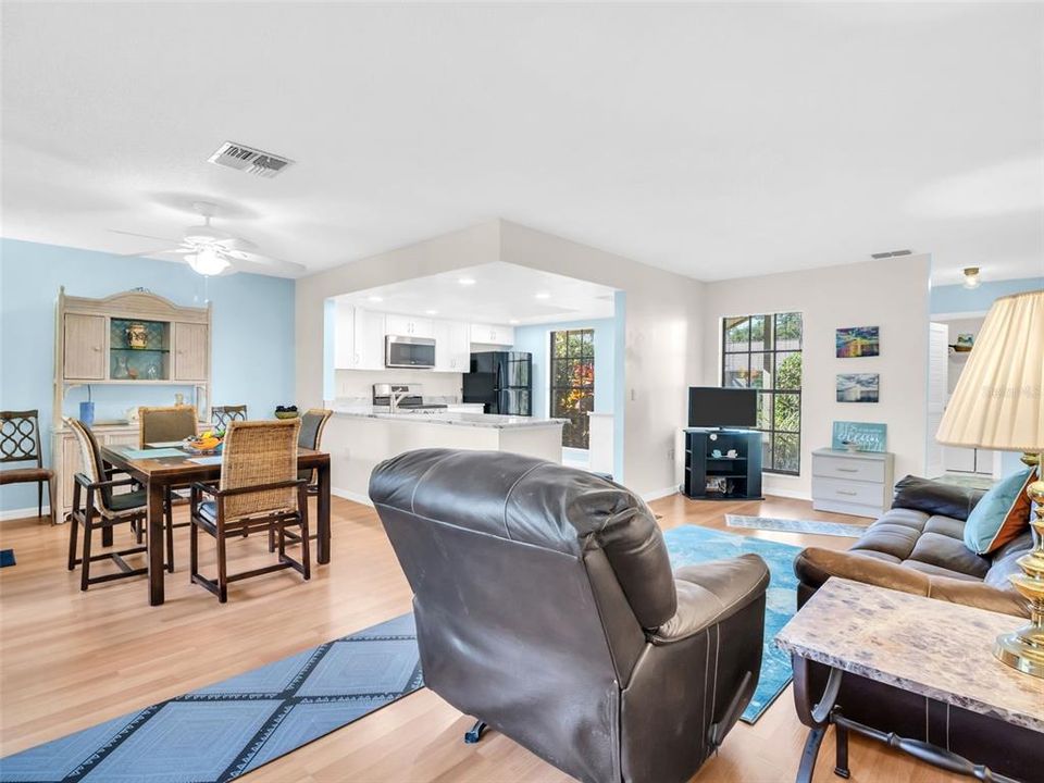 En Venta: $269,000 (2 camas, 2 baños, 1080 Pies cuadrados)