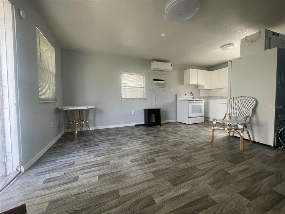 В аренду: $1,550 (0 спален, 1 ванн, 320 Квадратных фут)