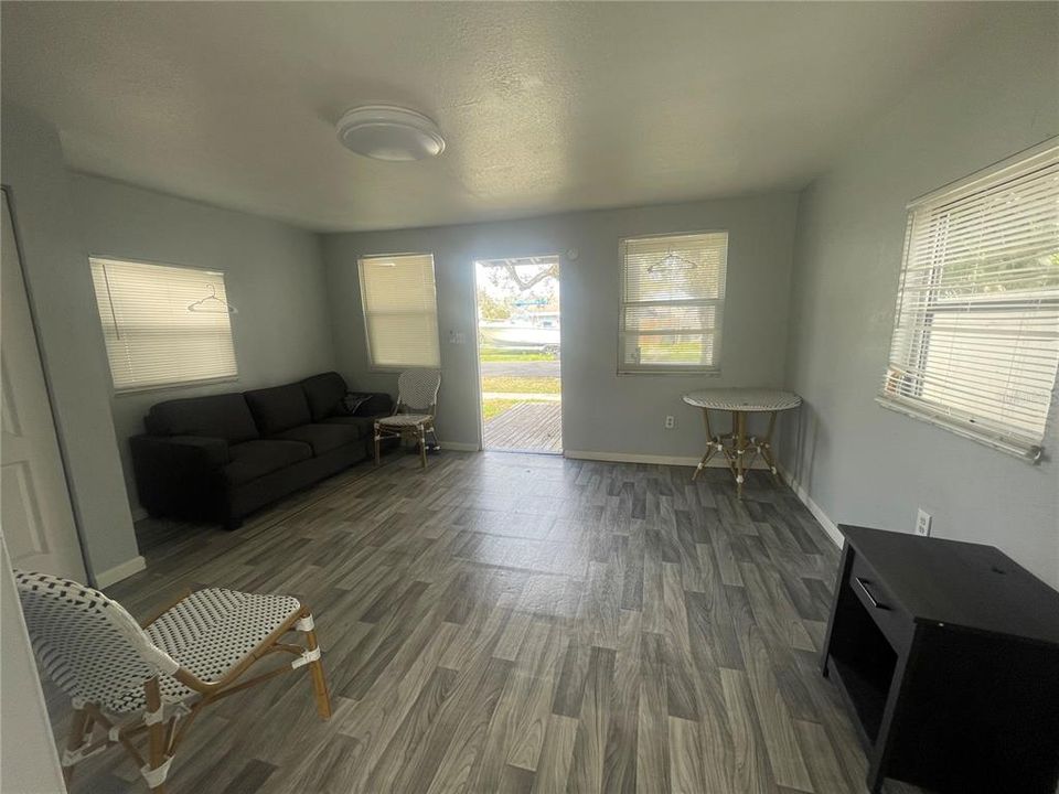 В аренду: $1,550 (0 спален, 1 ванн, 320 Квадратных фут)