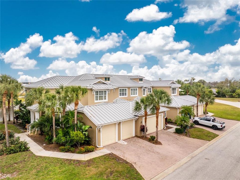 For Sale: $349,900 (3 beds, 2 baths, 2066 Square Feet)