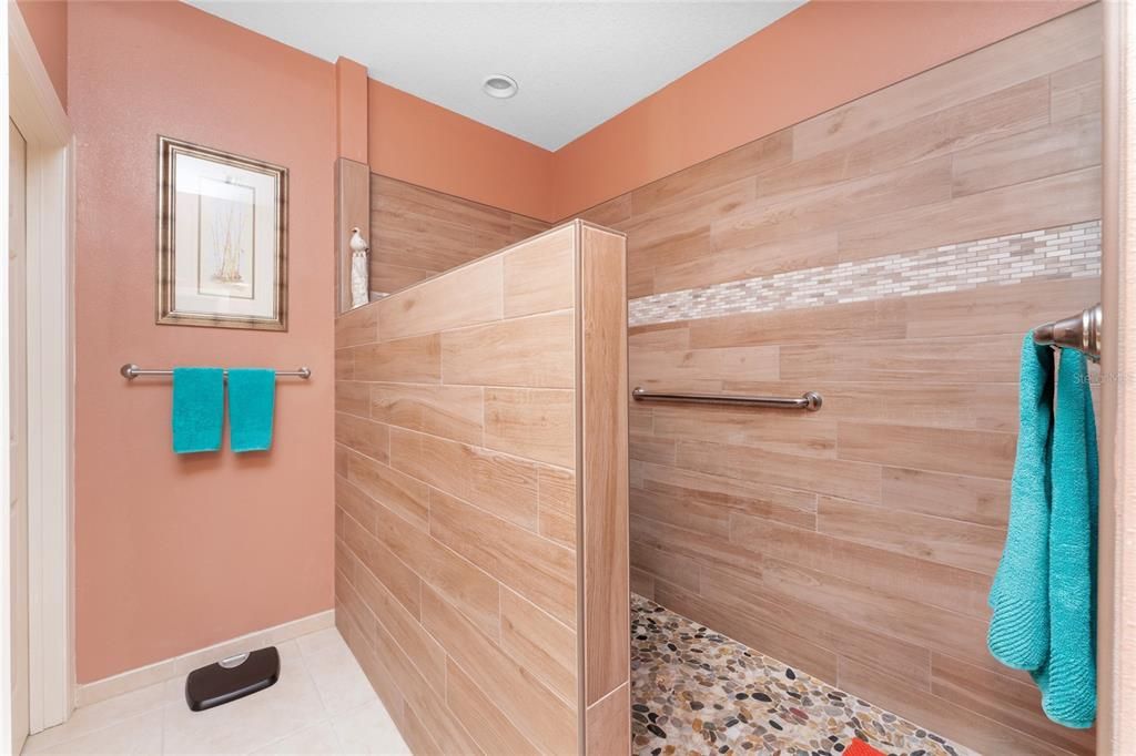 For Sale: $349,900 (3 beds, 2 baths, 2066 Square Feet)