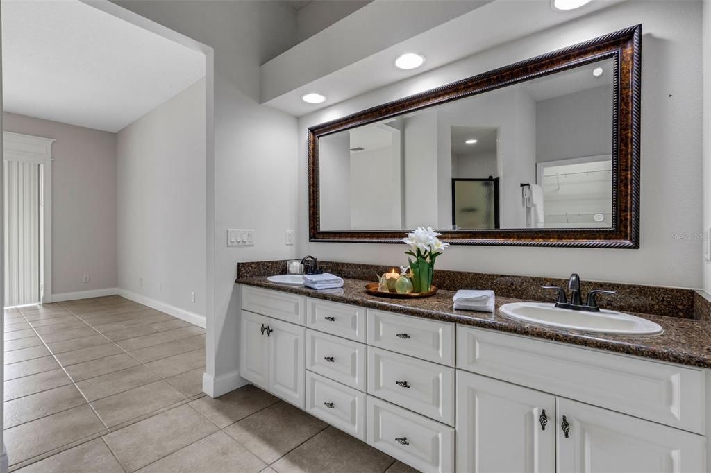 For Sale: $650,000 (4 beds, 2 baths, 2415 Square Feet)