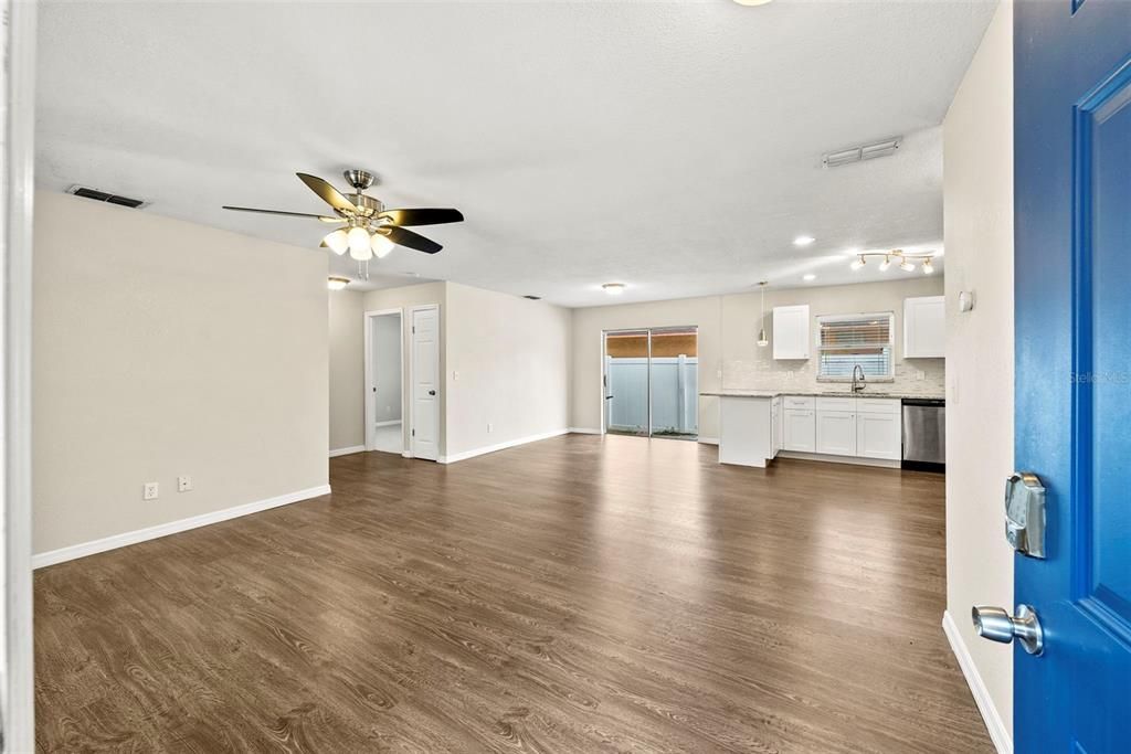 出租: $2,500 (3 贝兹, 2 浴室, 1326 平方英尺)