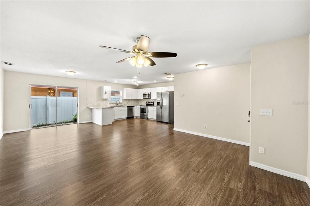 出租: $2,500 (3 贝兹, 2 浴室, 1326 平方英尺)