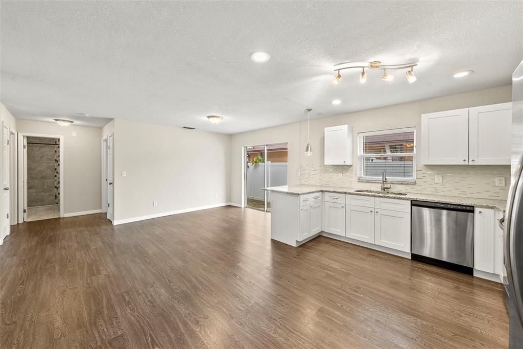 出租: $2,500 (3 贝兹, 2 浴室, 1326 平方英尺)