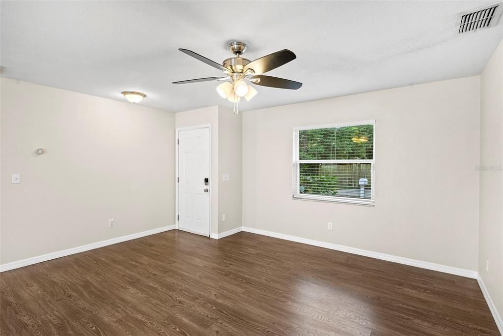 出租: $2,500 (3 贝兹, 2 浴室, 1326 平方英尺)