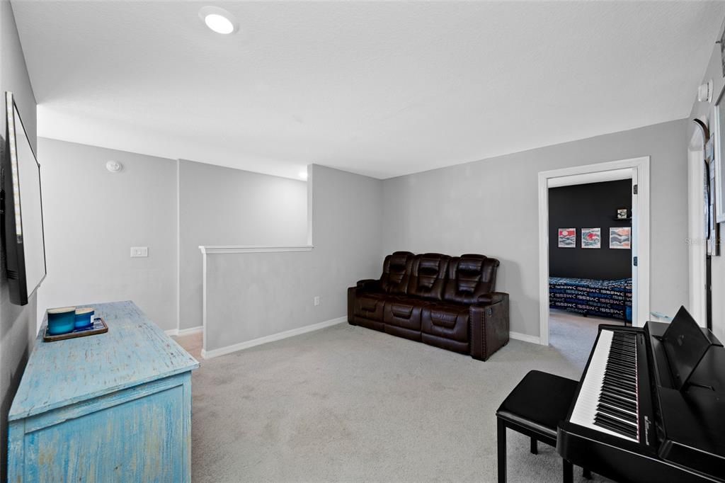 待售: $435,000 (5 贝兹, 3 浴室, 2640 平方英尺)