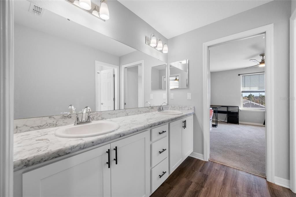 待售: $435,000 (5 贝兹, 3 浴室, 2640 平方英尺)