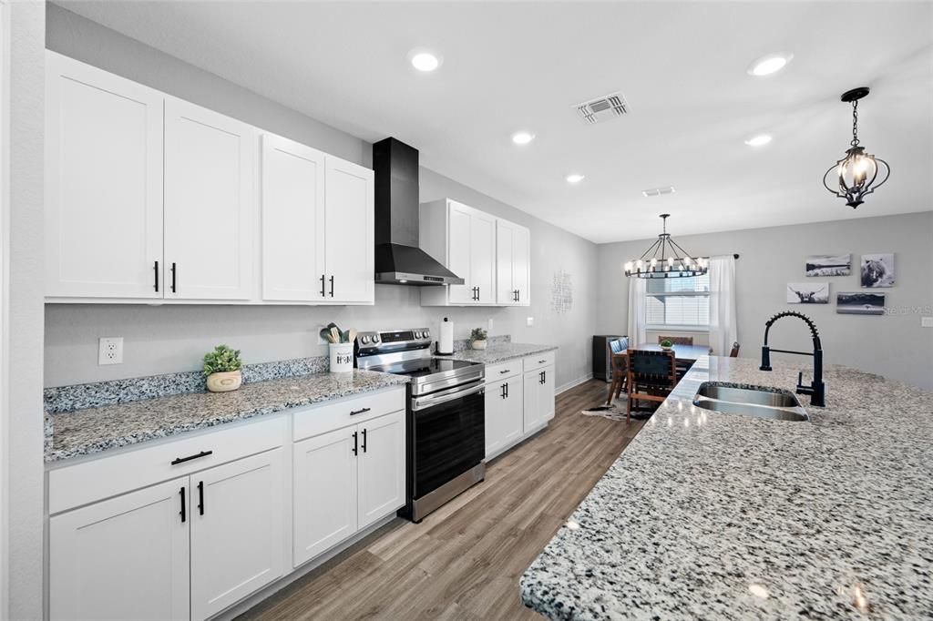 待售: $435,000 (5 贝兹, 3 浴室, 2640 平方英尺)