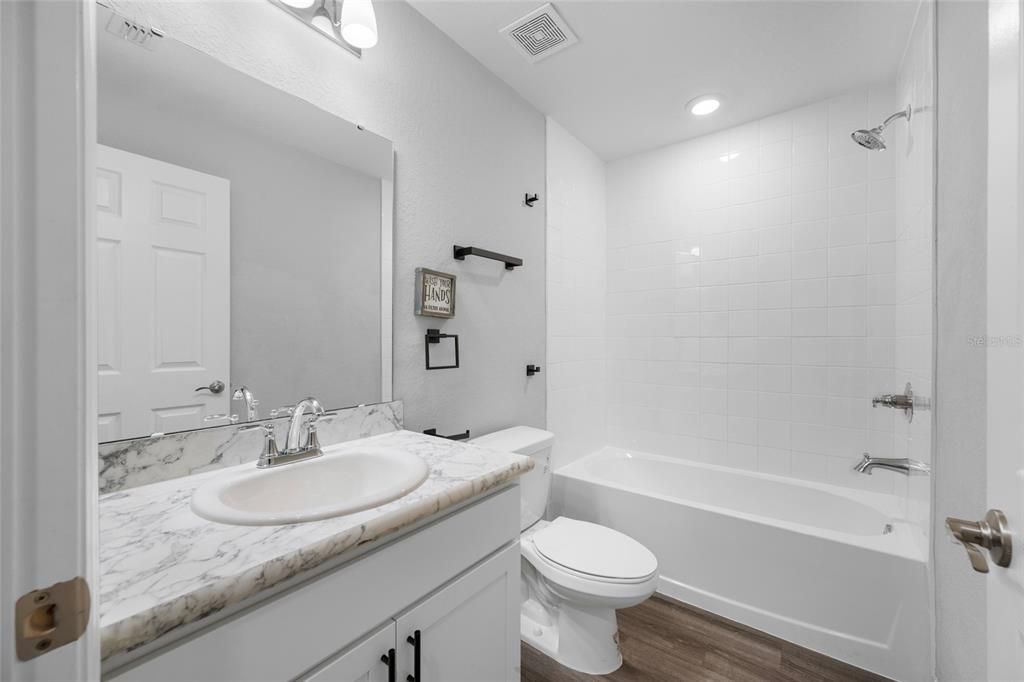 待售: $435,000 (5 贝兹, 3 浴室, 2640 平方英尺)