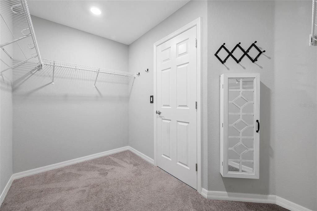 待售: $435,000 (5 贝兹, 3 浴室, 2640 平方英尺)