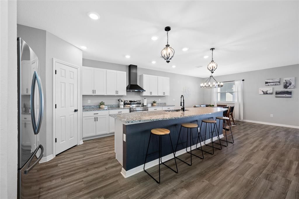 待售: $435,000 (5 贝兹, 3 浴室, 2640 平方英尺)