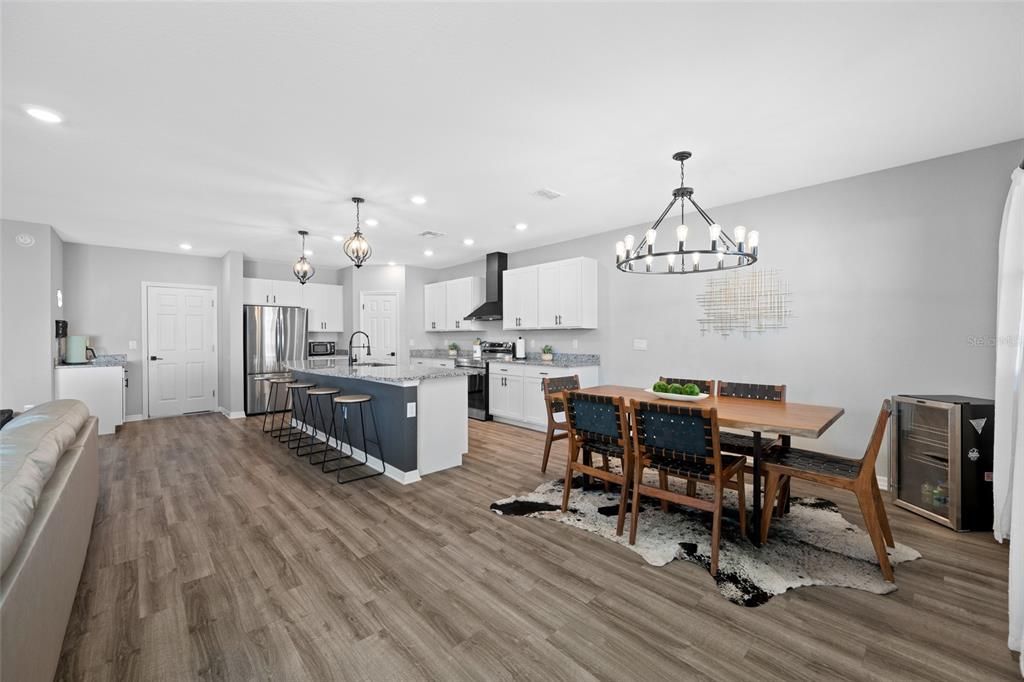 待售: $435,000 (5 贝兹, 3 浴室, 2640 平方英尺)