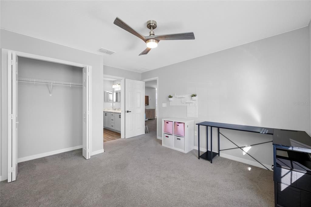 待售: $435,000 (5 贝兹, 3 浴室, 2640 平方英尺)