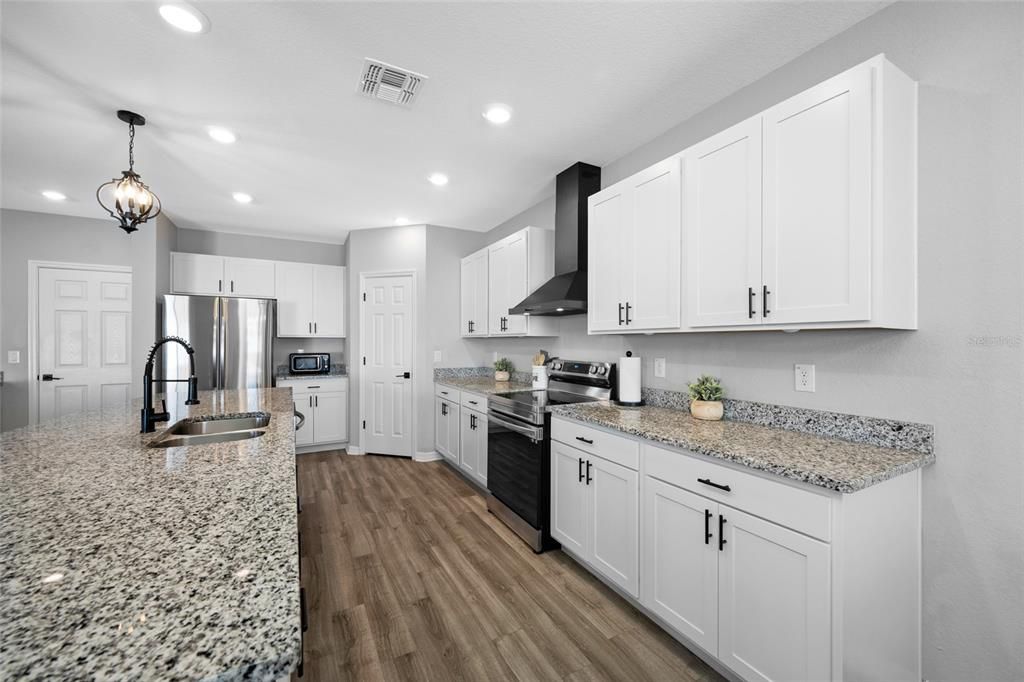 待售: $435,000 (5 贝兹, 3 浴室, 2640 平方英尺)