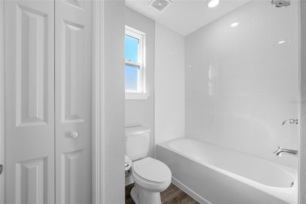 待售: $435,000 (5 贝兹, 3 浴室, 2640 平方英尺)