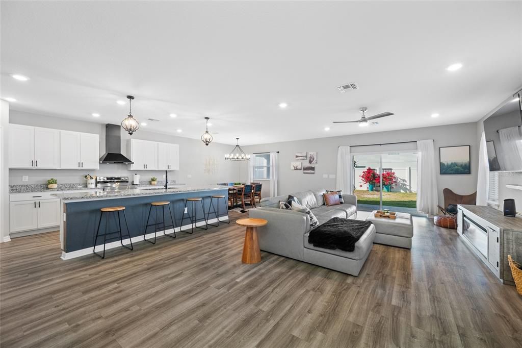 待售: $435,000 (5 贝兹, 3 浴室, 2640 平方英尺)