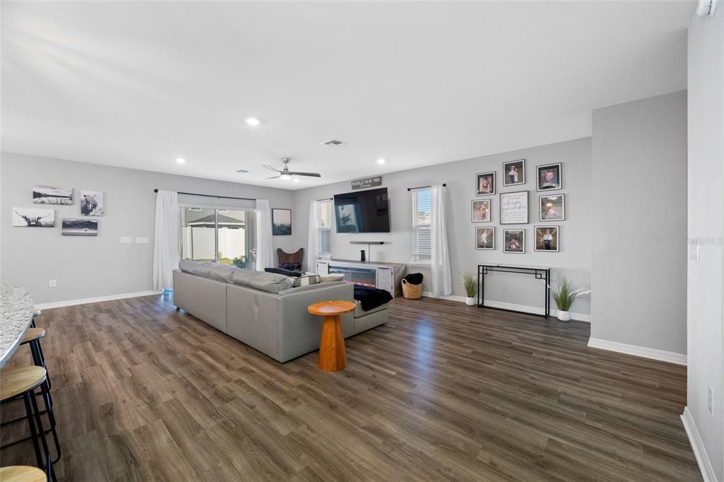 待售: $435,000 (5 贝兹, 3 浴室, 2640 平方英尺)