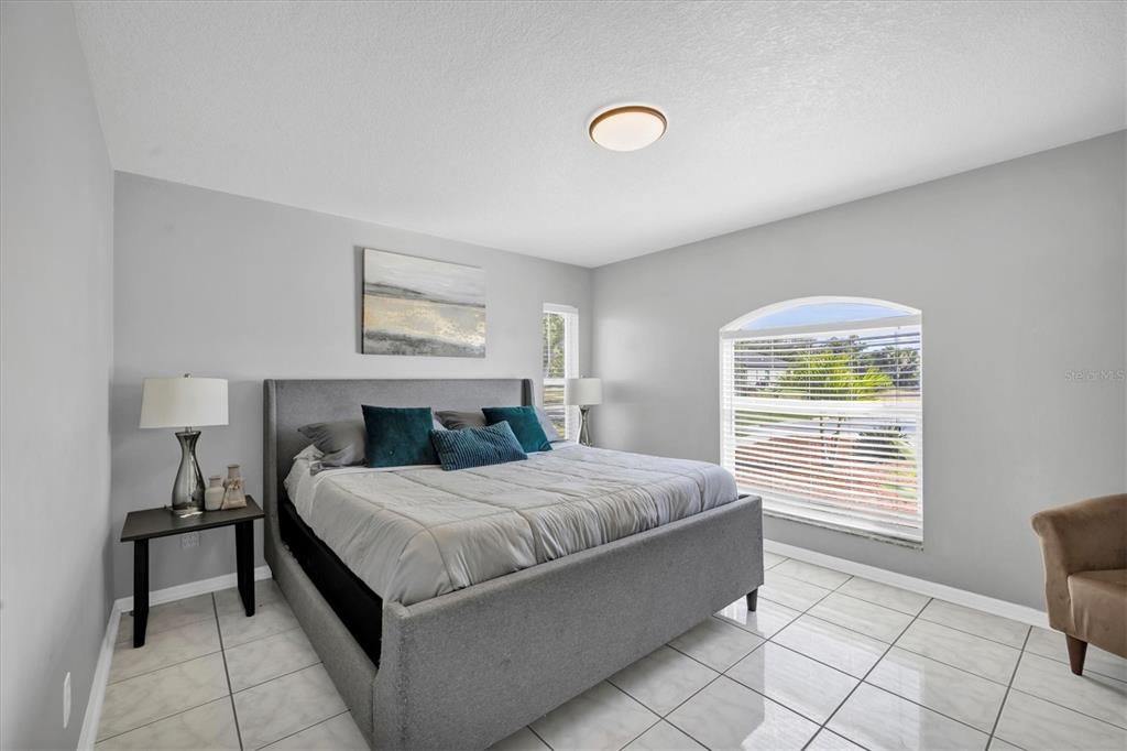 待售: $890,000 (7 贝兹, 0 浴室, 3679 平方英尺)