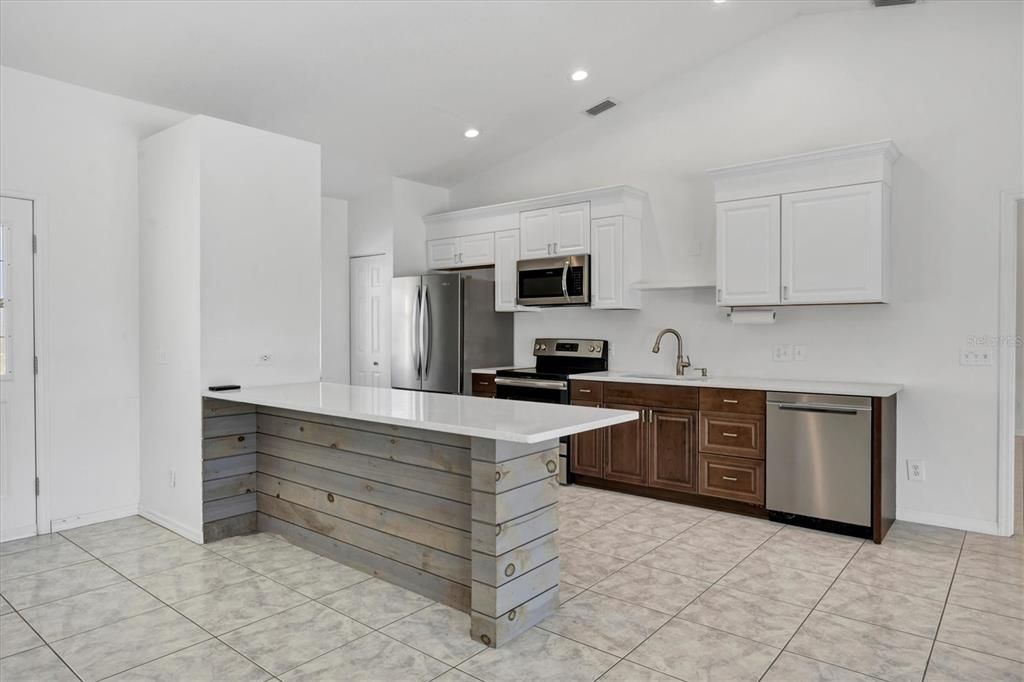 待售: $890,000 (7 贝兹, 0 浴室, 3679 平方英尺)