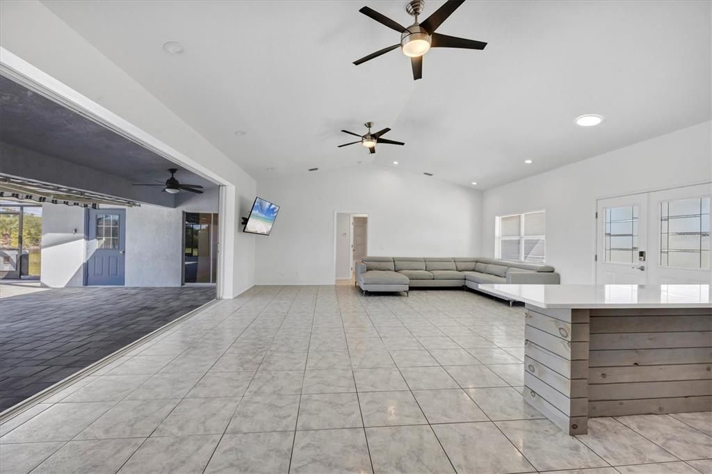 待售: $890,000 (7 贝兹, 0 浴室, 3679 平方英尺)