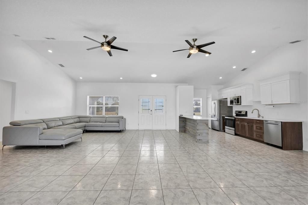 待售: $890,000 (7 贝兹, 0 浴室, 3679 平方英尺)