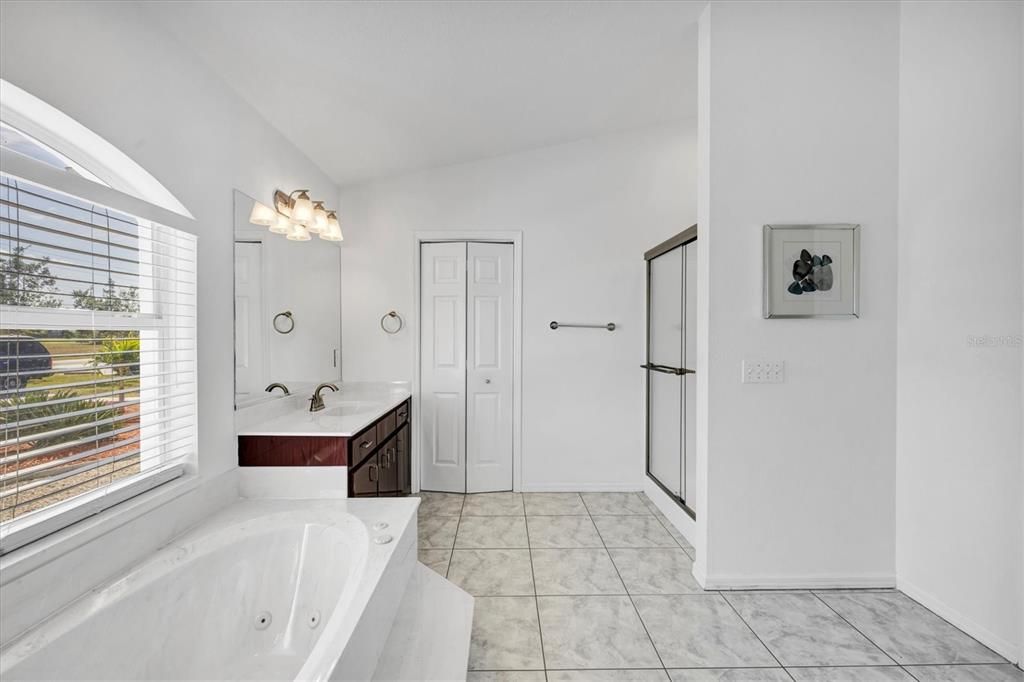 待售: $890,000 (7 贝兹, 0 浴室, 3679 平方英尺)