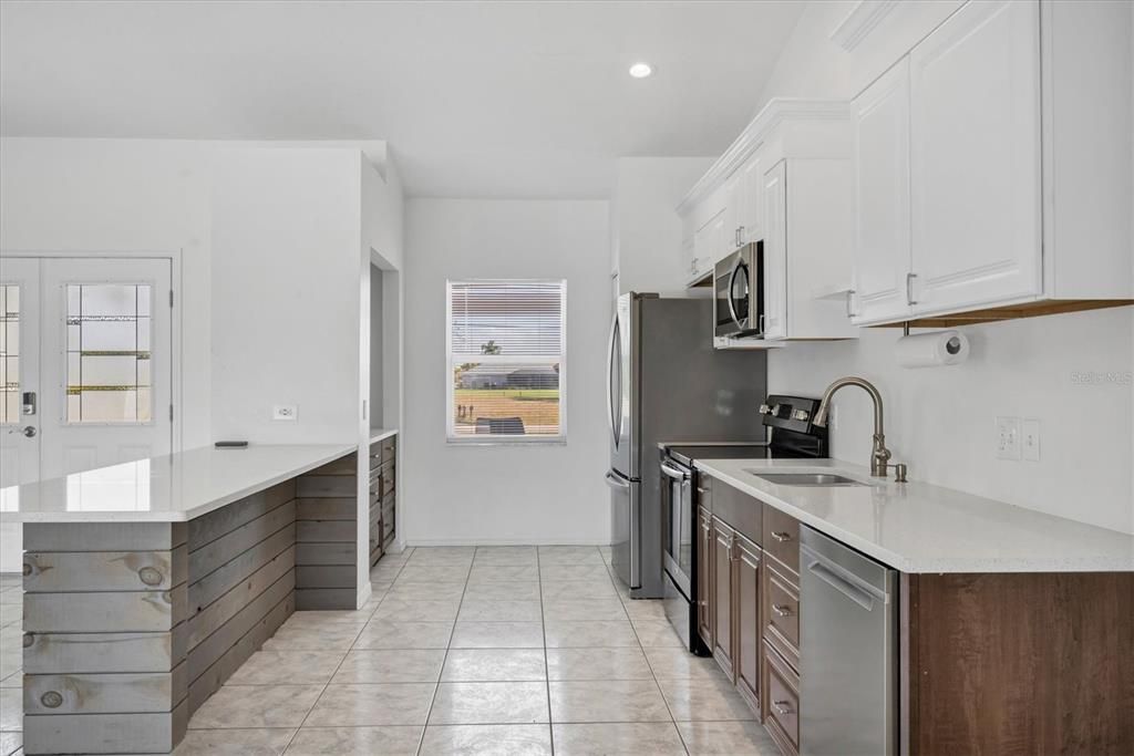 待售: $890,000 (7 贝兹, 0 浴室, 3679 平方英尺)