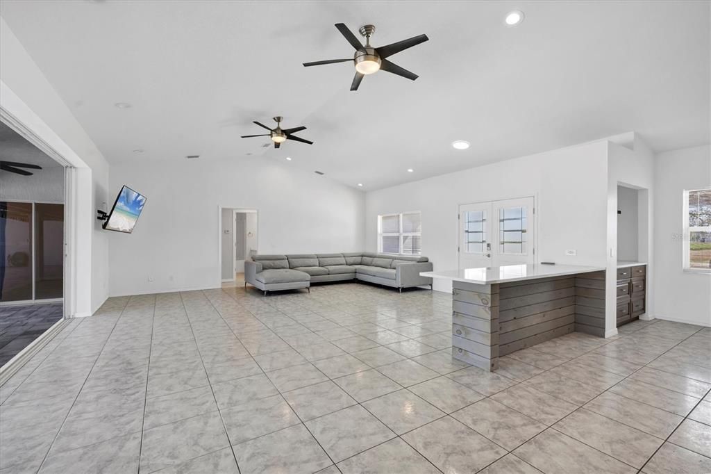 待售: $890,000 (7 贝兹, 0 浴室, 3679 平方英尺)