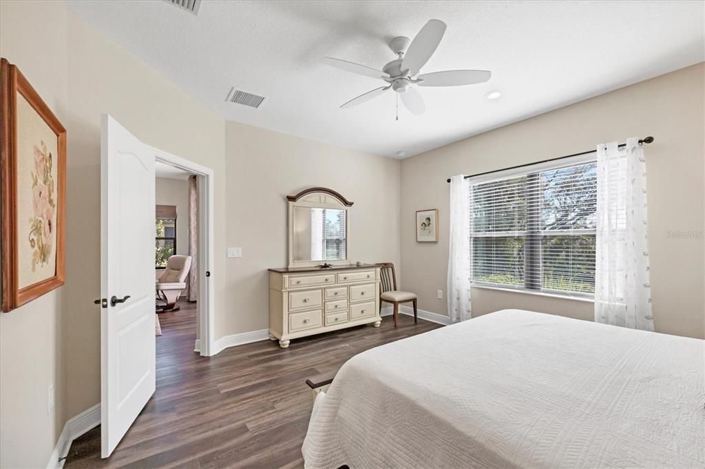 待售: $439,900 (2 贝兹, 2 浴室, 1524 平方英尺)