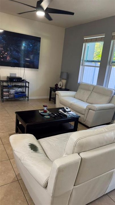 En Venta: $365,000 (3 camas, 2 baños, 1764 Pies cuadrados)