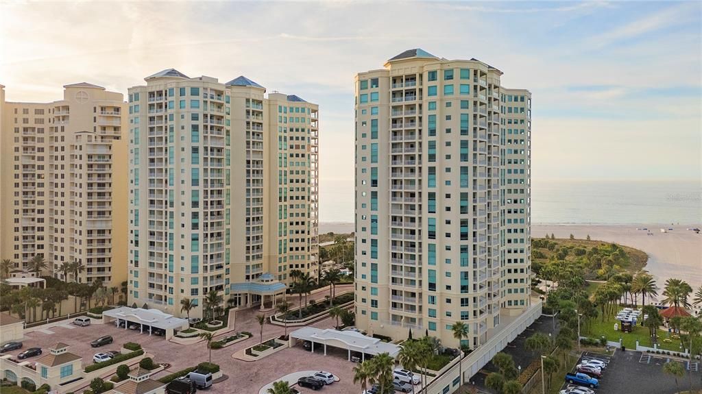 Active With Contract: $1,600,000 (3 beds, 3 baths, 2521 Square Feet)