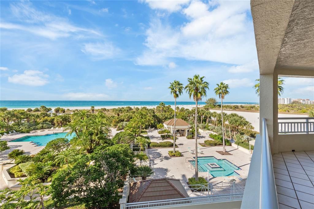 Active With Contract: $1,600,000 (3 beds, 3 baths, 2521 Square Feet)
